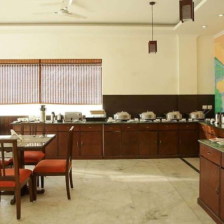 Comfort Hotel Dewa Retreat Ришикеш Ресторан фото